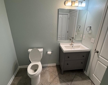 5409 Parkside Lakes Drive - Photo Thumbnail 12