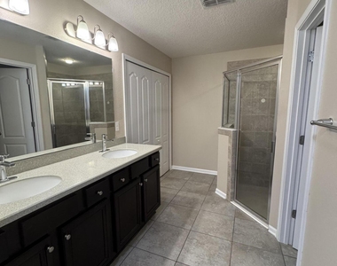 5409 Parkside Lakes Drive - Photo Thumbnail 10
