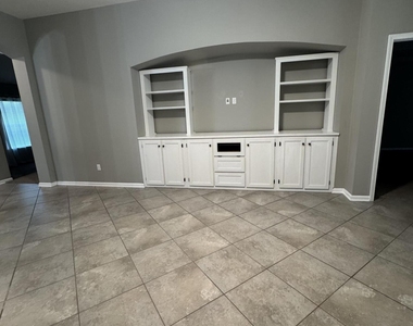 5409 Parkside Lakes Drive - Photo Thumbnail 5