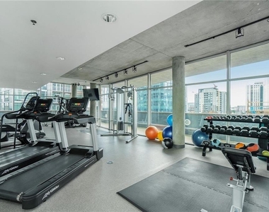 845 Spring Street Nw - Photo Thumbnail 14