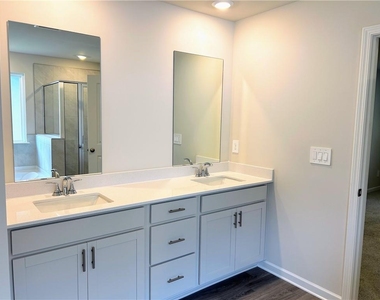 7811 Richmond Trail - Photo Thumbnail 18