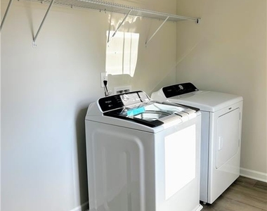 7811 Richmond Trail - Photo Thumbnail 14