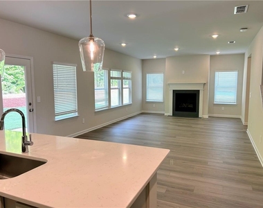 7811 Richmond Trail - Photo Thumbnail 7
