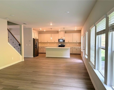 7811 Richmond Trail - Photo Thumbnail 4