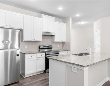 200 Nw Vickery Ln Nw - Photo Thumbnail 5