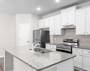 200 Nw Vickery Ln Nw - Photo Thumbnail 2