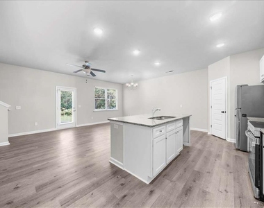 200 Nw Vickery Ln Nw - Photo Thumbnail 3