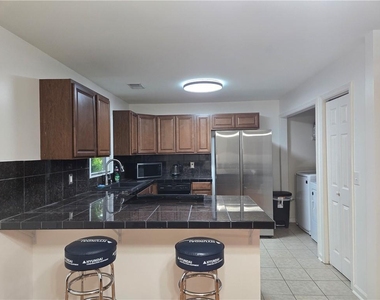 1400 Hidden Circle Drive - Photo Thumbnail 5