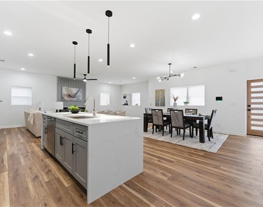 1386 Elizabeth Avenue Sw - Photo Thumbnail 9