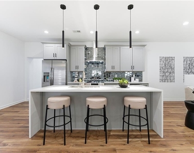 1386 Elizabeth Avenue Sw - Photo Thumbnail 5