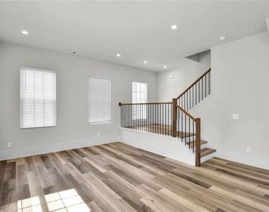 3165 Dogwood Drive - Photo Thumbnail 3