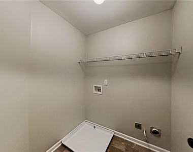 2184 Longmont Drive - Photo Thumbnail 13