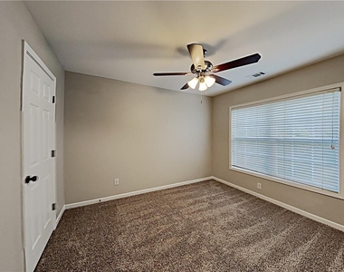 2184 Longmont Drive - Photo Thumbnail 10