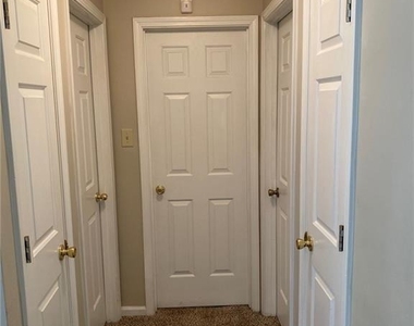 1405 Glenfield Drive - Photo Thumbnail 5