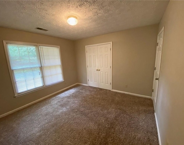 1405 Glenfield Drive - Photo Thumbnail 10