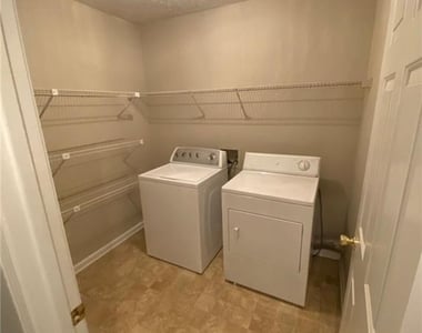 1405 Glenfield Drive - Photo Thumbnail 11