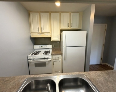 1905 Tall Oaks Drive - Photo Thumbnail 2