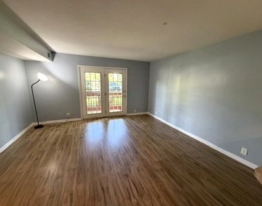 1905 Tall Oaks Drive - Photo Thumbnail 3