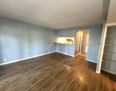 1905 Tall Oaks Drive - Photo Thumbnail 5