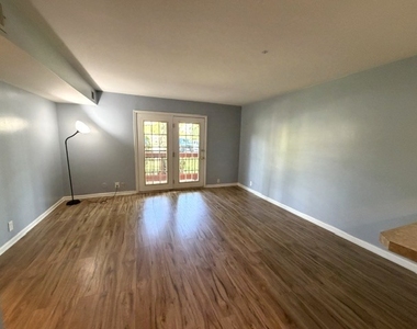 1905 Tall Oaks Drive - Photo Thumbnail 4