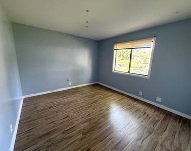 1905 Tall Oaks Drive - Photo Thumbnail 7