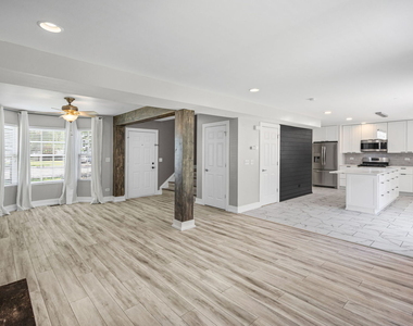 5117 Woodmere Court - Photo Thumbnail 4