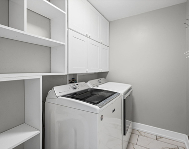5117 Woodmere Court - Photo Thumbnail 9