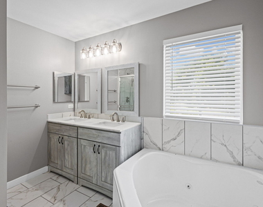 5117 Woodmere Court - Photo Thumbnail 17