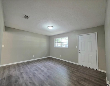 3460 Meadowview Drive - Photo Thumbnail 4