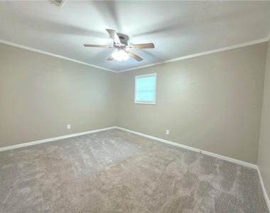 3460 Meadowview Drive - Photo Thumbnail 9