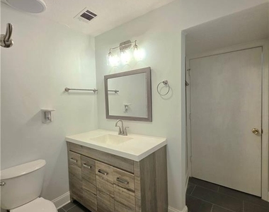 3460 Meadowview Drive - Photo Thumbnail 11