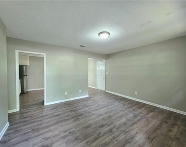 3460 Meadowview Drive - Photo Thumbnail 3