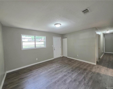 3460 Meadowview Drive - Photo Thumbnail 5