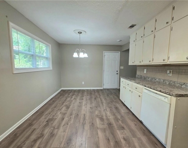 3460 Meadowview Drive - Photo Thumbnail 7