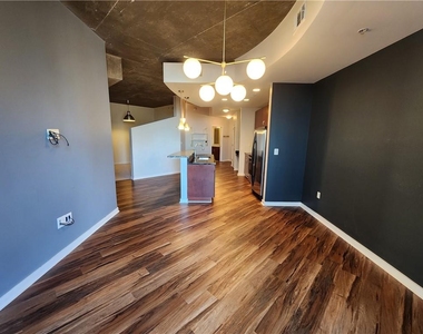 400 W Peachtree Street Nw - Photo Thumbnail 2