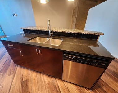 400 W Peachtree Street Nw - Photo Thumbnail 5