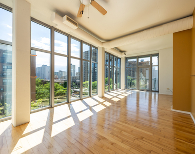 1000 W Leland Avenue - Photo Thumbnail 3