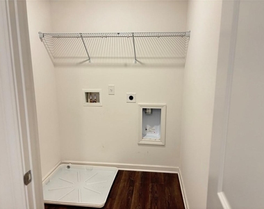 104 Mission Boulevard - Photo Thumbnail 9