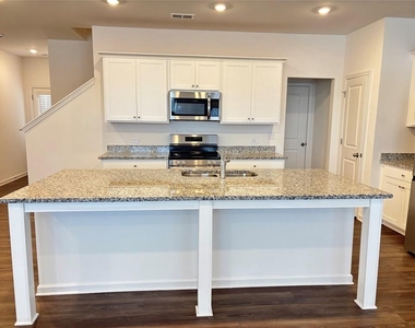 104 Mission Boulevard - Photo Thumbnail 3
