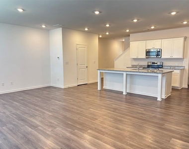 104 Mission Boulevard - Photo Thumbnail 4