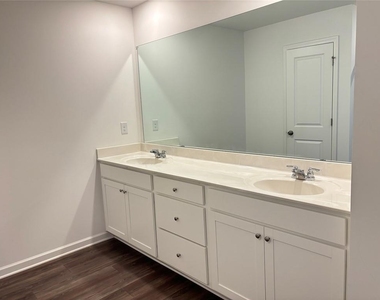 104 Mission Boulevard - Photo Thumbnail 12