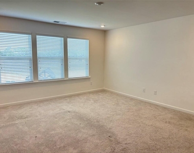 104 Mission Boulevard - Photo Thumbnail 10