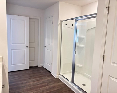 104 Mission Boulevard - Photo Thumbnail 11