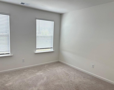 104 Mission Boulevard - Photo Thumbnail 15