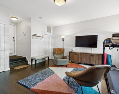 1816 S Calumet Avenue - Photo Thumbnail 9