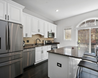 1816 S Calumet Avenue - Photo Thumbnail 5