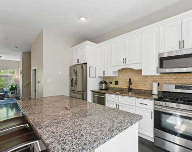 1816 S Calumet Avenue - Photo Thumbnail 6