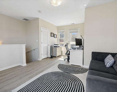 1816 S Calumet Avenue - Photo Thumbnail 17