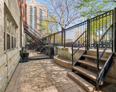 1816 S Calumet Avenue - Photo Thumbnail 11
