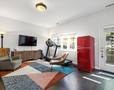 1816 S Calumet Avenue - Photo Thumbnail 10